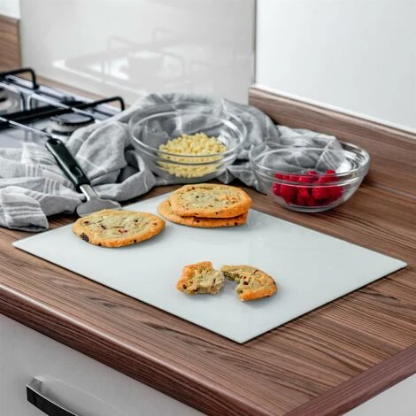 Harbour Housewares Glass Kitchen Chopping Board - 40 X 30cm - White 4 Harbour Housewares Glass Kitchen Chopping Board - 40 X 30cm - White - Image 4
